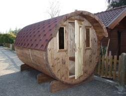 Saunafass Svea 2133  Bausatz mit schwarzen Dachschindeln